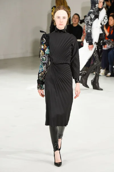 Look 19